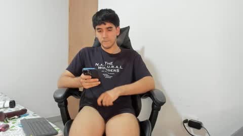 Snapshot of leo_jones389 chatting on March 5, 10:32 pm Leo Jones online show from March 5, 10:32 pm