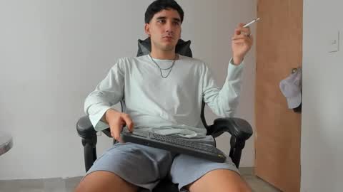 Snapshot of leo_jones389 chatting on February 19, 5:38 pm Leo Jones online show from February 19, 5:38 pm