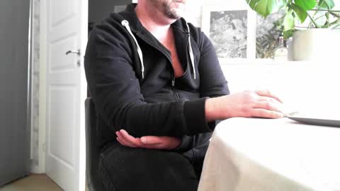 Leofromsweden online show from February 11, 1:15 pm