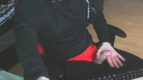 Snapshot of leon_97 chatting on October 6, 8:54 am Lele 97 online show from October 6, 8:54 am