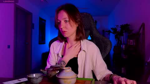 leona online show from November 23, 1:42 pm