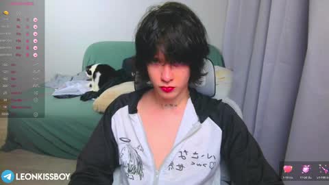 leonkissboy online show from March 30, 5:35 pm