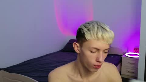 leonlure online show from December 4, 6:51 pm