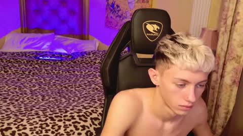 leonlure online show from November 25, 3:55 pm