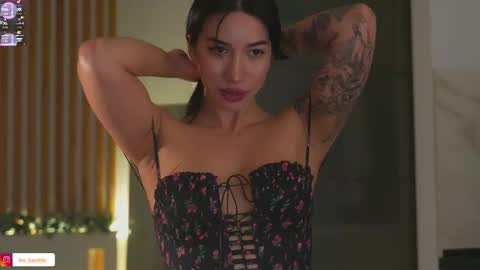 Leora online show from November 21, 5:22 pm