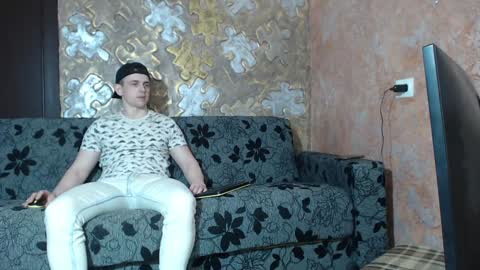 leoroman online show from December 24, 10:01 am