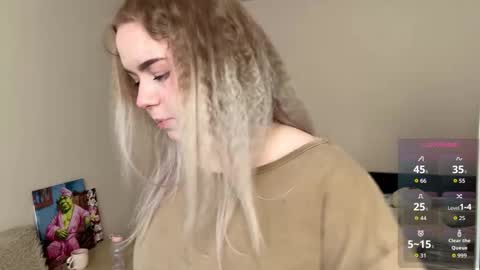 Hello everyone Im Lora Its my first day Were going to have fun together online show from February 22, 5:44 am