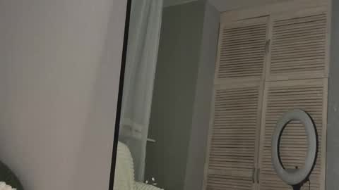 Snapshot of lesi_moonie chatting on February 9, 8:21 am Lesi Join my fanclub before use my fanmenu online show from February 9, 8:21 am