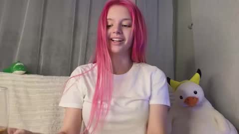 Snapshot of lesi_moonie chatting on February 9, 5:19 am Lesi Join my fanclub before use my fanmenu online show from February 9, 5:19 am