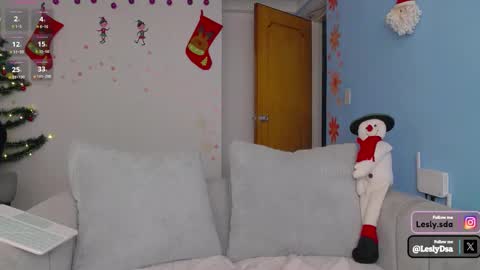 Snapshot of leslie9669 chatting on December 19, 9:16 pm Lesly online show from December 19, 9:16 pm