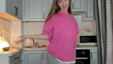  LESLIE   online show from October 7, 8:05 pm