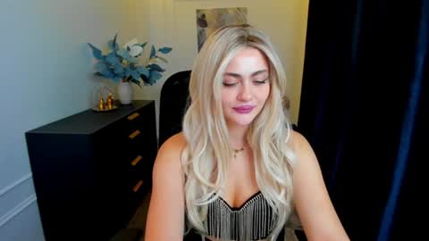 lesliemineg online show from September 11, 8:21 pm