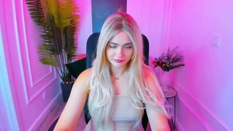 lesliemineg online show from September 19, 8:12 pm