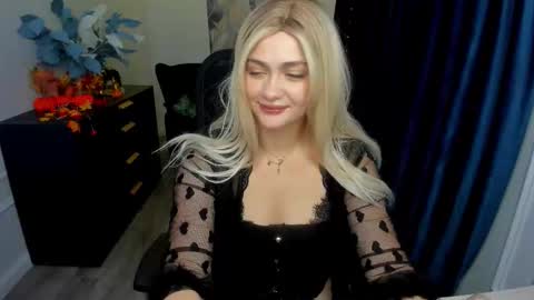 lesliemineg online show from October 24, 8:31 pm