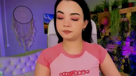 LeslieRowe online show from October 18, 4:44 pm