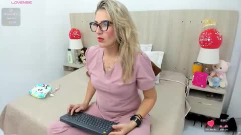 Lesly Santodomingo online show from February 23, 11:56 am