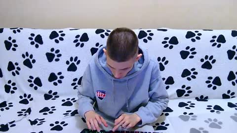 lester_broo online show from April 4, 9:55 pm