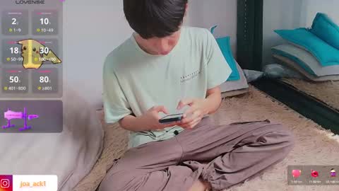 Levi  online show from February 25, 7:49 pm