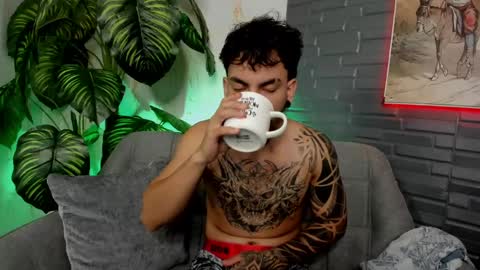 levi_wolf online show from June 8, 12:17 pm