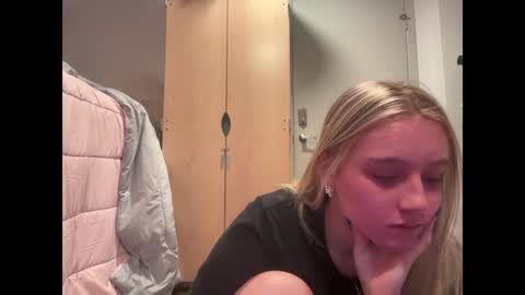 lexisRose online show from December 5, 12:14 am