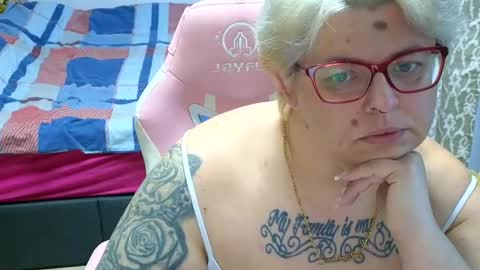 Snapshot of lexi2810 chatting on January 15, 7:15 am Lexi und Lex online show from January 15, 7:15 am