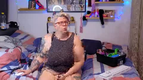 Snapshot of lexi2810 chatting on January 14, 8:59 pm Lexi und Lex online show from January 14, 8:59 pm