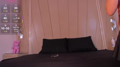 lexiee__ online show from January 8, 5:30 pm