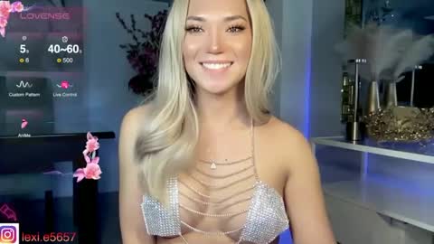 Snapshot of lexiesmith_ chatting on March 1, 4:15 am lexiesmith_ online show from March 1, 4:15 am