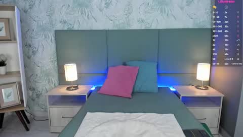 Lexie Thompson  online show from September 24, 12:12 pm