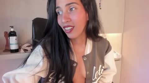 L I A  online show from February 20, 6:19 am