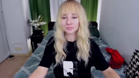 Leyla Dean online show from May 14, 6:33 am