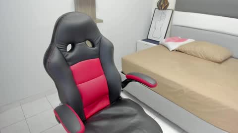   online show from March 5, 12:44 pm