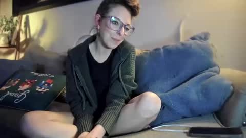 Hornystonerchick online show from December 22, 7:44 am