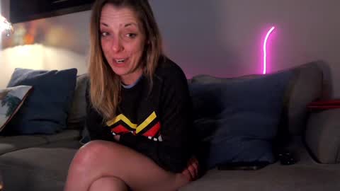 Hornystonerchick online show from December 15, 7:46 am