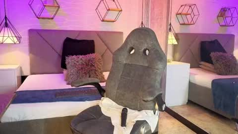 lhiam online show from April 16, 9:50 pm