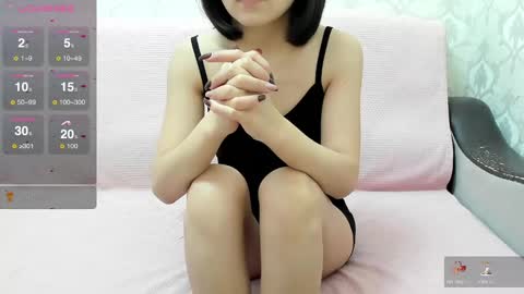 Snapshot of lia1243756 chatting on December 20, 10:27 am LEANNAA online show from December 20, 10:27 am