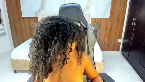 lia_16_ online show from June 5, 11:04 am