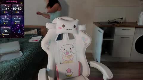 lia_2002_ online show from April 24, 9:33 am