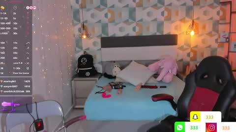 Snapshot of lia_roux1 chatting on February 24, 5:54 am Camila online show from February 24, 5:54 am