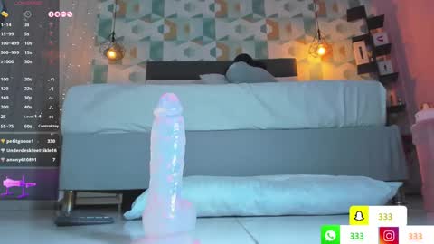 Snapshot of lia_roux1 chatting on February 10, 3:21 pm Camila online show from February 10, 3:21 pm