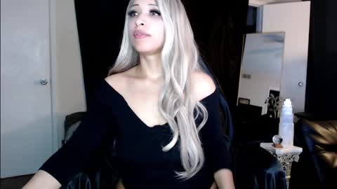 Snapshot of liadivina chatting on March 12, 10:37 am Lia Divina online show from March 12, 10:37 am