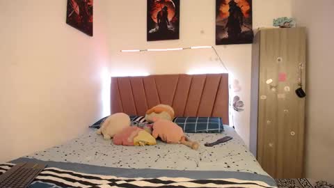 liahdiaz_ online show from April 27, 1:52 pm