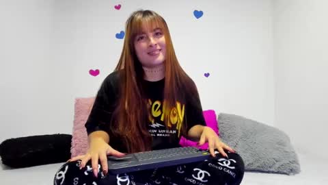 Liah Ferrer online show from October 17, 8:35 pm