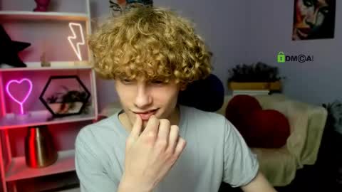 Liam online show from March 8, 1:36 pm