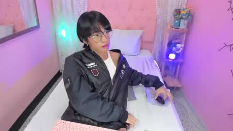 Liam online show from October 12, 5:00 am