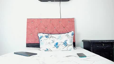 Call me Lian online show from January 7, 12:10 pm