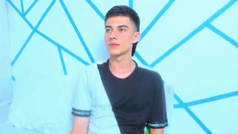 liam_scott7 online show from December 12, 7:04 pm