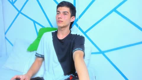 liam_scott7 online show from December 6, 7:06 pm