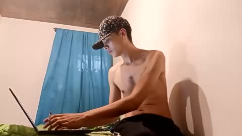 liam_smith00 online show from February 15, 10:42 pm