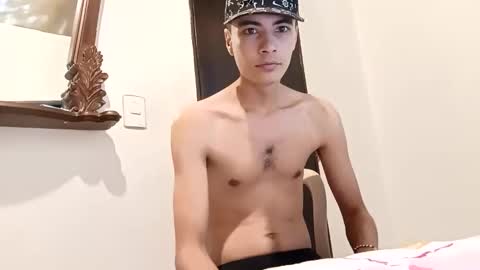 liam_smith00 online show from March 3, 8:11 pm
